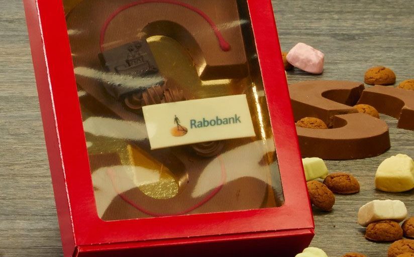 Rabobank geeft het personeel chocoladeletters