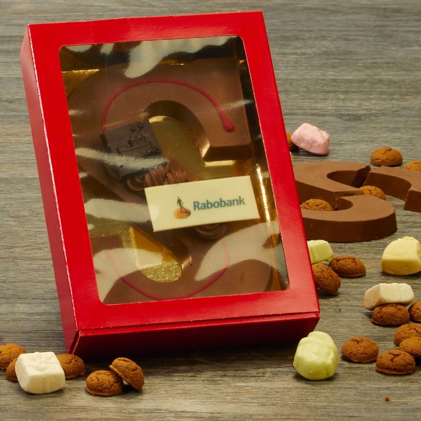 Rabobank geeft het personeel chocoladeletters