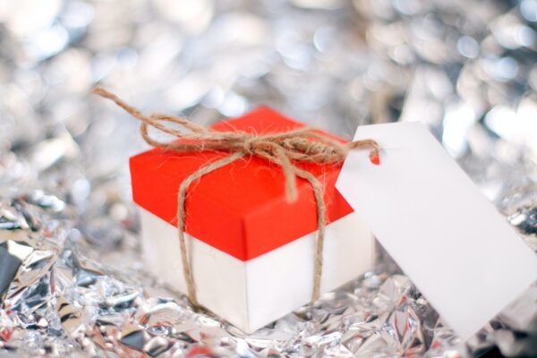 Hoe je met een persoonlijk kaartje het verschil maakt bij het geven van sinterklaasgeschenken